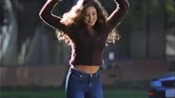 Blonde donne une chaude branlette