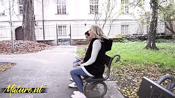 Cougar Subana Grande fickt Jungen in High Heels