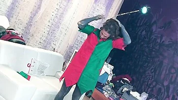 Tätowierte Lesben mit Dreadlocks ficken