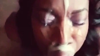 Amatrice ébène gros facial et fellation