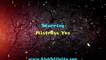 Блондинка Госпожа трахает грязных шлюх с ямками и пальцами