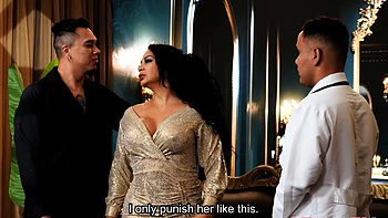 Секс-рабыня Гали Дива в групповом догги