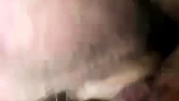 Buceta asiática carnuda fodida por pinto pequeno