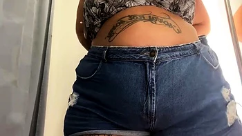 BBW madura muestra tetas grandes y se folla sola