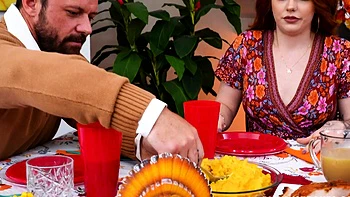 Рыжая MILF в минете и групповом семейном трахе