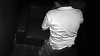 Schwarze Strippe bekommt Creampie Doggy Style im Club