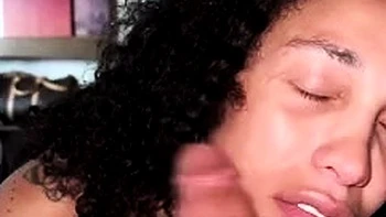 Pipe dégoulinante sur grosse queue poilue POV