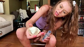 Blonde amateur rasée veut plus