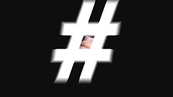 Ebony Tina Fire com peitos enormes leva foda anal