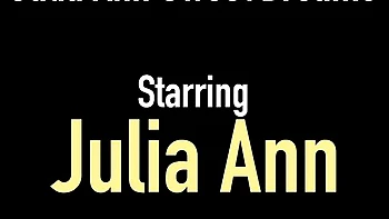 Жгучая кугуар Джулия Энн с большими сиськами