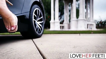 Adria Rae suce les orteils de Vince - fétichisme des pieds