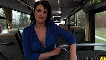 Federika chupa rabo no tour de ônibus na República Tcheca