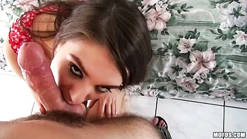 Anal amateur a cuatro con Zarena Summers