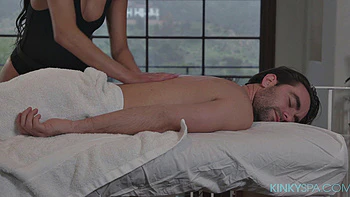 Joven latina Katya folla profundo a su jefe interracial