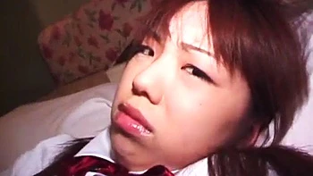 Amadora asiática chupando e fodendo de quatro