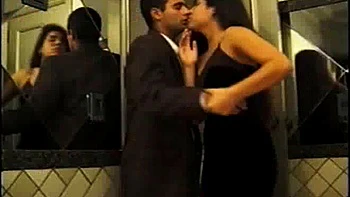 Taty Vieira geme gozando na buceta