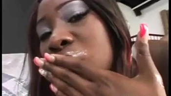 Phatazzz Mina chupa pau no doggy e cowgirl