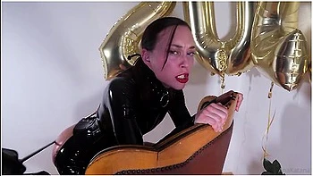 Anakatana fessée dure en robe latex, BDSM hardcore
