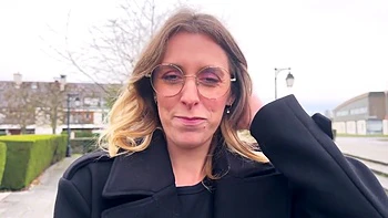 Aurrora 23 ans, milf à grosses nichons en lingerie