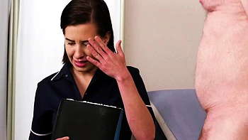 Классная дева смотрит, как трахают член