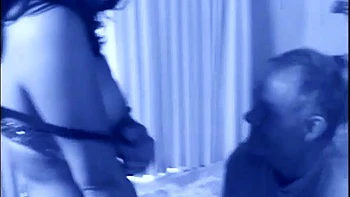 MILF asiática chupando, transa missionário e lambendo