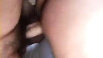 Pummelige Milf bläst und fickt Doggy & Cowgirl