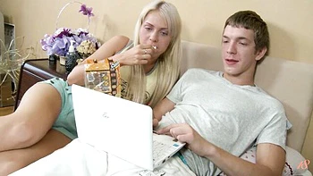 Милая подросток Вика трахается с Маркусом и кончает