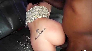 Bundão rebolando no ônibus