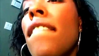 Heiße Ebony fickt mit Donna Red: Blasen, Doggy, Reiterstellung