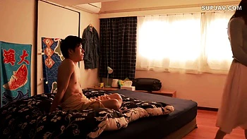 Milf asiatique mariée baisée et creampie par étudiant