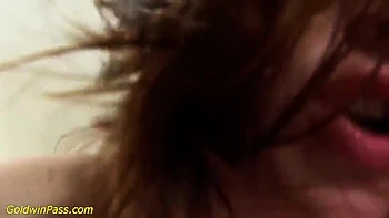 Pénétration extrême de chatte avec jouets anaux