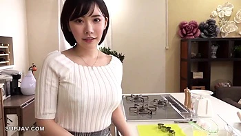 Japanische Brünette fickt unzensiert