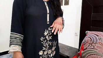 Мачеха будит пасынка для утреннего минета и кончает внутрь - домашнее