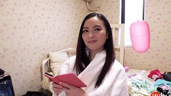 Kanna tímida se entrega ao vibrador, boquete e squirt