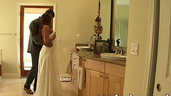 Mann ficken Braut im Hochzeitskleid hart