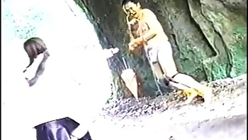 Japanische Femdom mit Peitsche und hartem Ficken