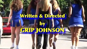 Ginger con gran culo recibe mamada y follada cowgirl y perrito