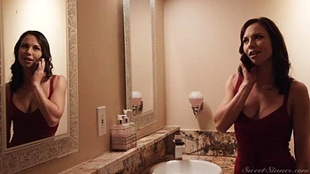 Enfermera cachonda chupa y monta a lo perrito