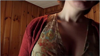 Bettie posiert nackt in Bondage - 4K rothaariges Solo