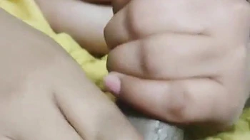 Молодая пакистанская жена с большими сиськами делает минет