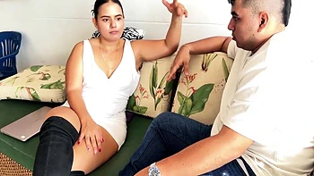 Mi mejor amiga me conecta con la psicóloga Mara para follar