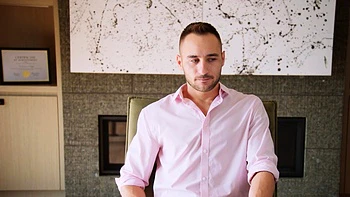 Valentina dá um foda anal hardcore e lambe o cu