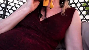 Старая блондинка жаждет грубого члена