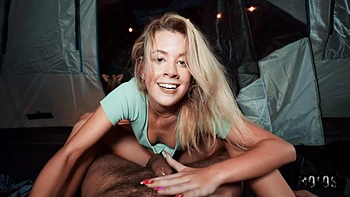 Муж Чарльза Дера трахает Эшли Александер на природе с видом от первого лица