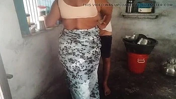 Деси тётка застала пасынка за мастурбацией - запретный секс