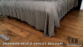 Lesbianas chupan pies tatuados con medias