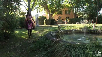 Tetas grandes, piernas sexy y pies en medias