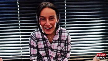 Stiefschwester Lexi erwischt mich mit ihren Höschen! Krasser Fick & Creampie