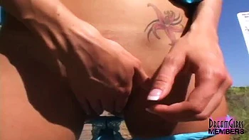 Heiße Amanda blitzt ihre Fotze draußen - öffentlicher Fetisch