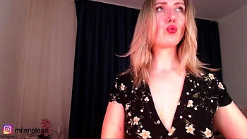 Bâtard asiatique lesbien baise babe noire